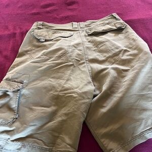 Size 38 Men's REI light brown cargo shorts